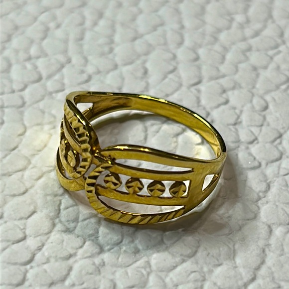 18k gold ring
